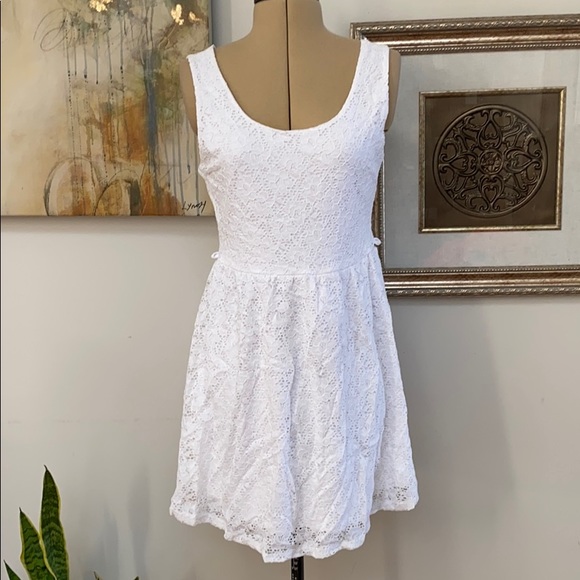 Closet Staple: Sleeveless White Lace Dress NWT, L - Picture 1 of 4